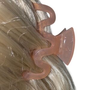 🍁 3/$15 Squiggle Claw Hair Clip